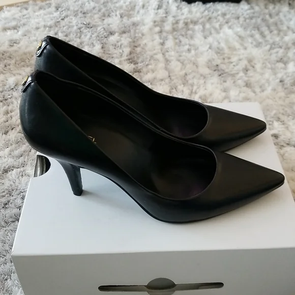 Shoes - Picture 2 of 4